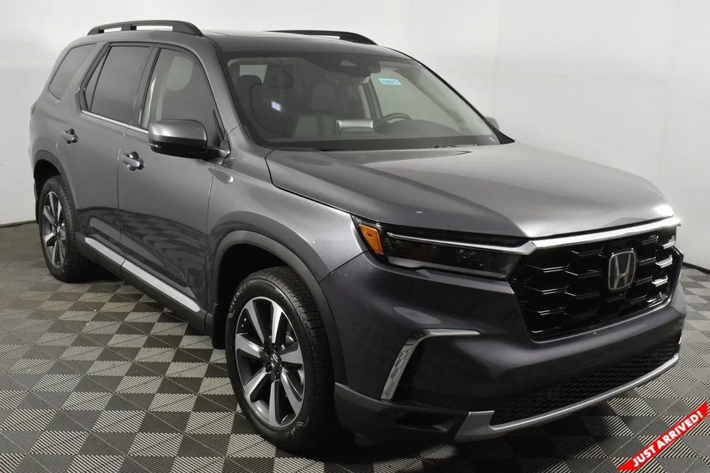 2025 Honda Pilot Touring photo 1