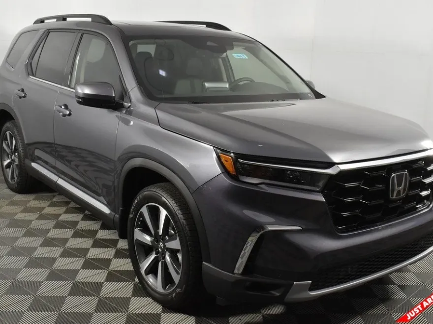 2025 Honda Pilot Touring photo 1