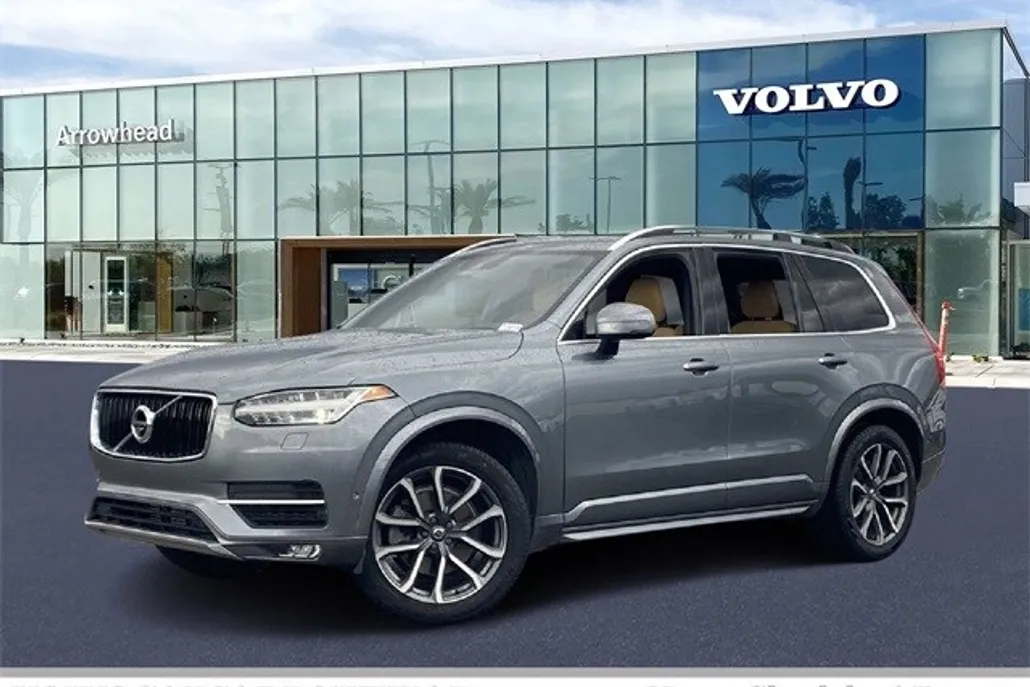 2018 Volvo XC90 T6 AWD Momentum photo 1