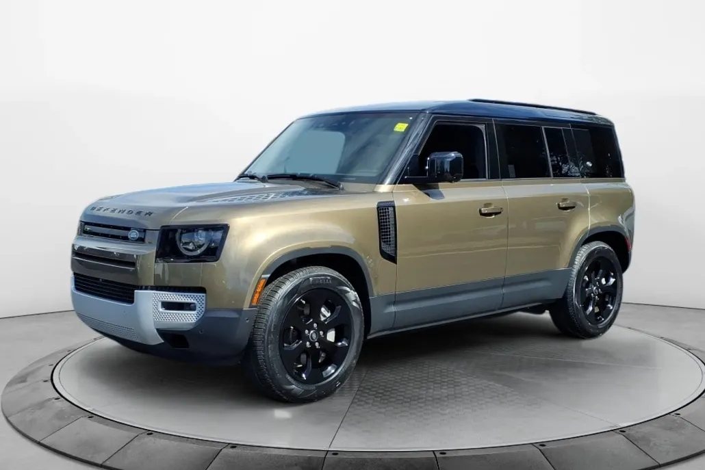 2024 Land Rover Defender 110 S photo 1