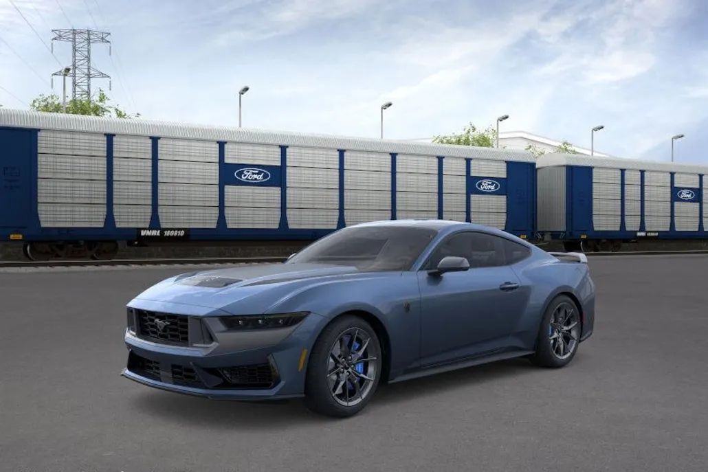 2025 Ford Mustang Dark Horse photo 1