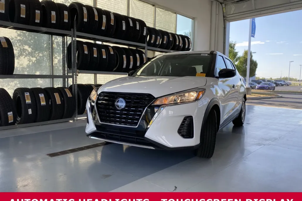 2023 Nissan Kicks S photo 1
