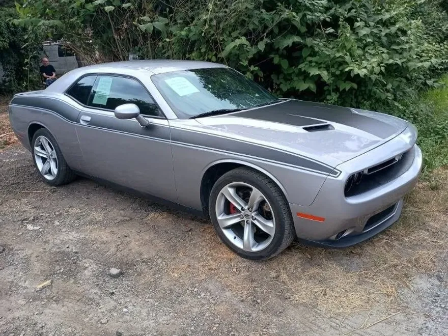 2017 Dodge Challenger SXT photo 1