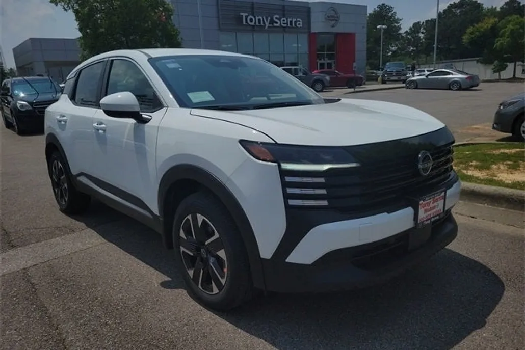 2025 Nissan Kicks SV photo 1