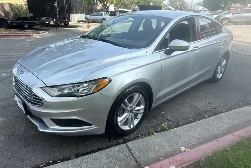 2018 Ford Fusion SE photo 1