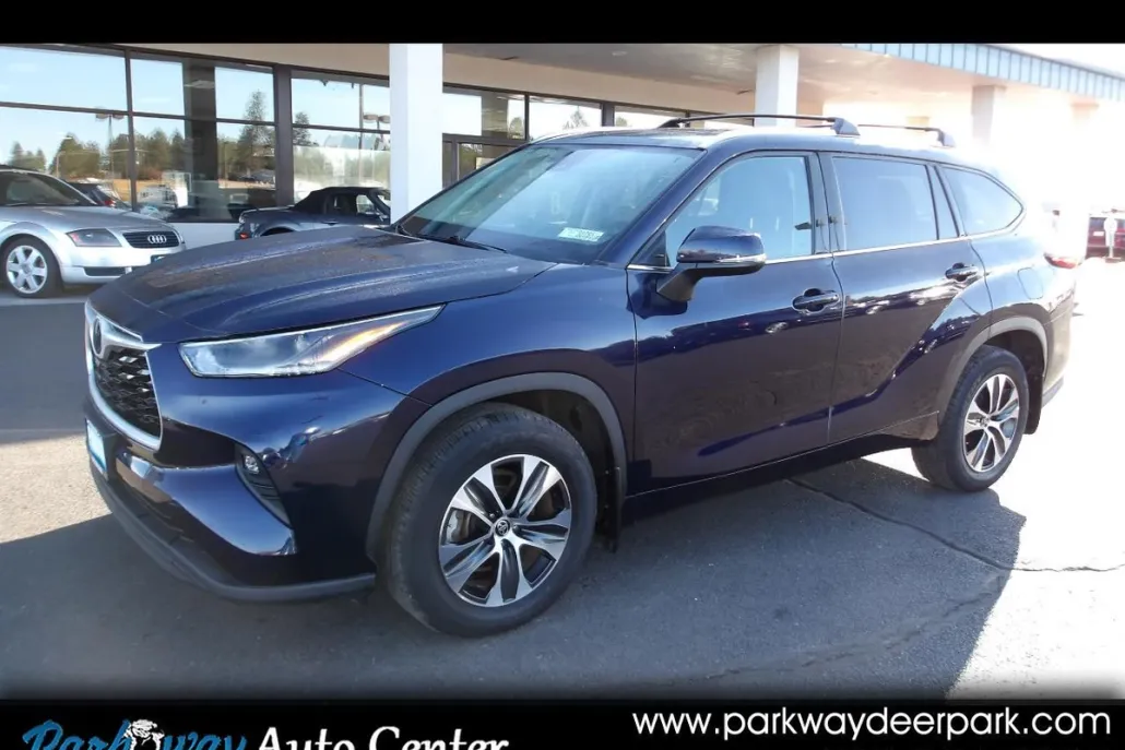 2021 Toyota Highlander XLE photo 1