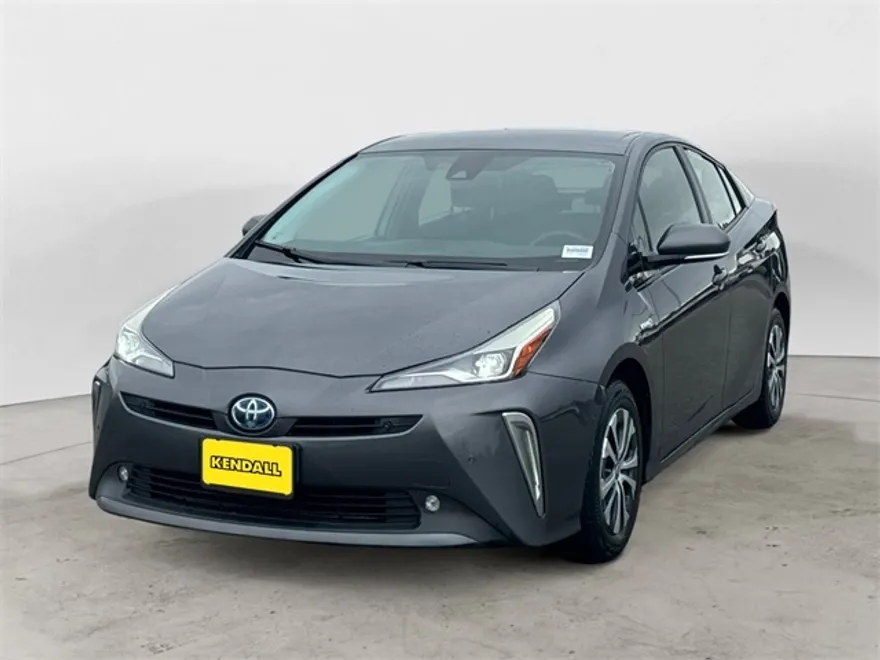 2019 Toyota Prius LE photo 1