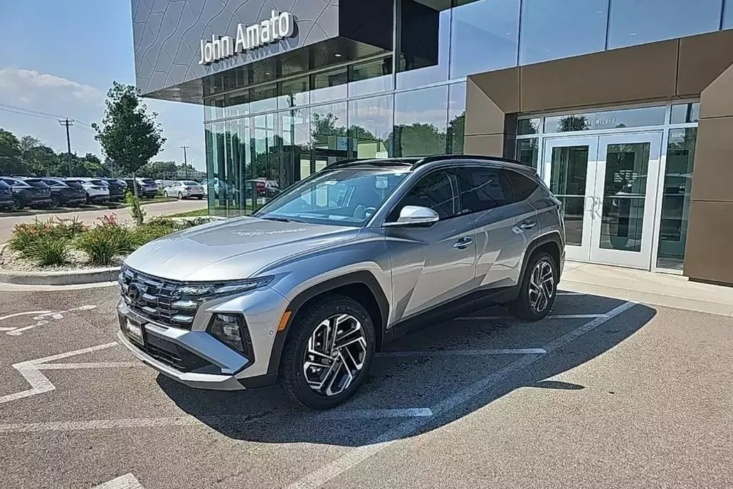 2025 Hyundai Tucson Limited photo 1