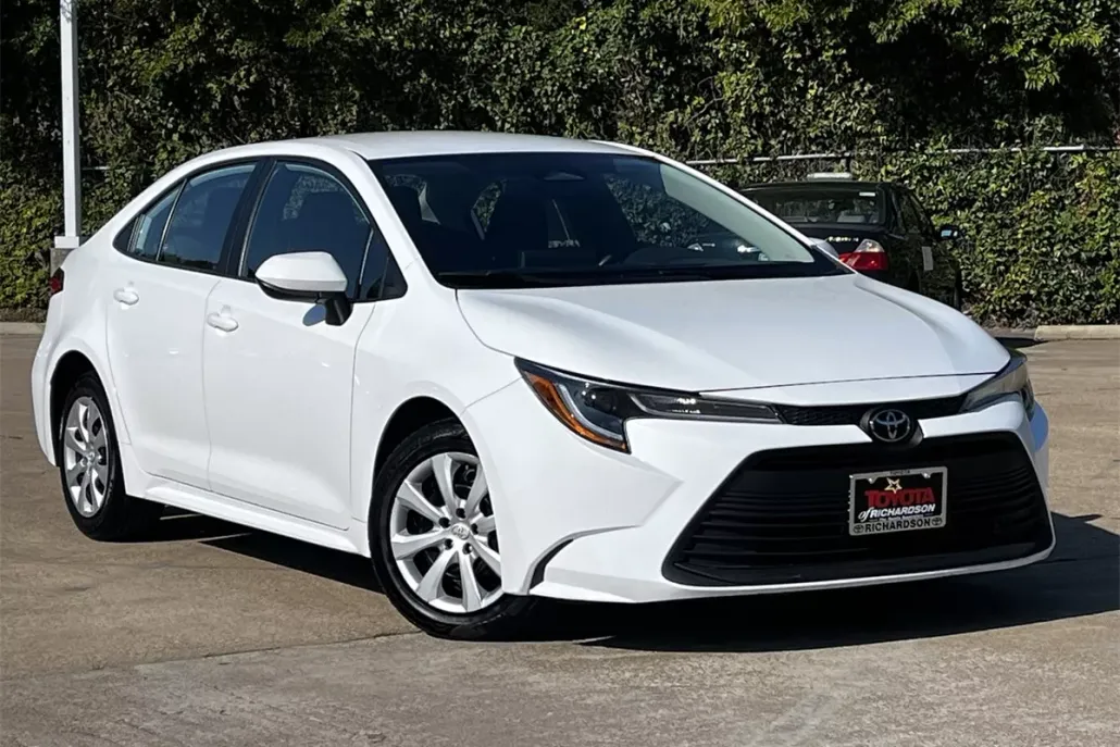 2024 Toyota Corolla LE photo 1