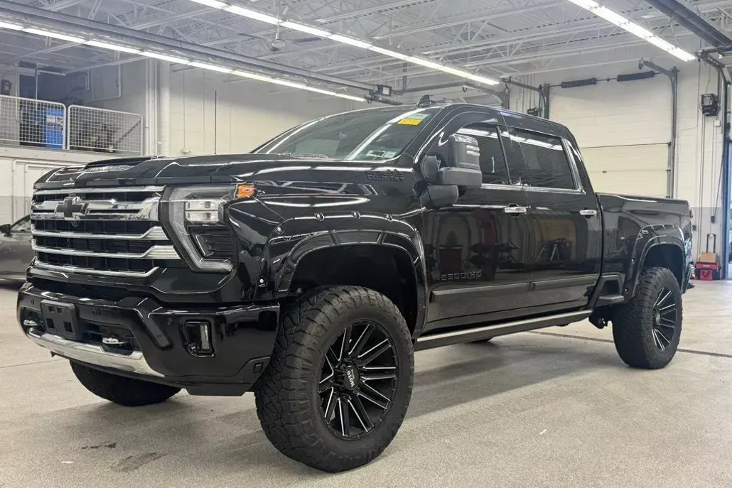 2024 Chevrolet Silverado 2500HD High Country photo 1