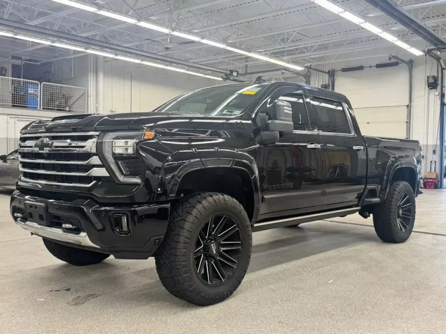 2024 Chevrolet Silverado 2500HD High Country photo 1
