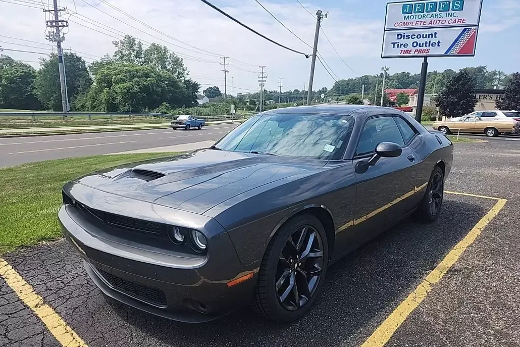 2019 Dodge Challenger R/T photo 1