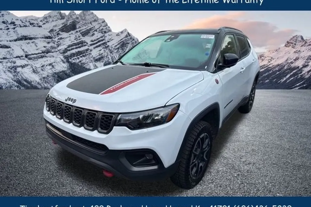2024 Jeep Compass Trailhawk photo 1