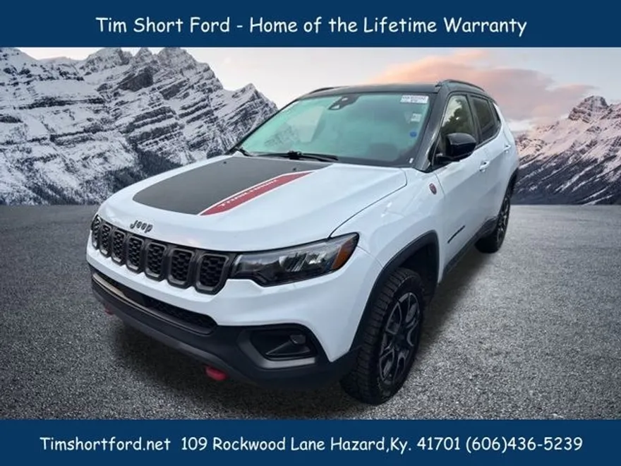 2024 Jeep Compass Trailhawk photo 1