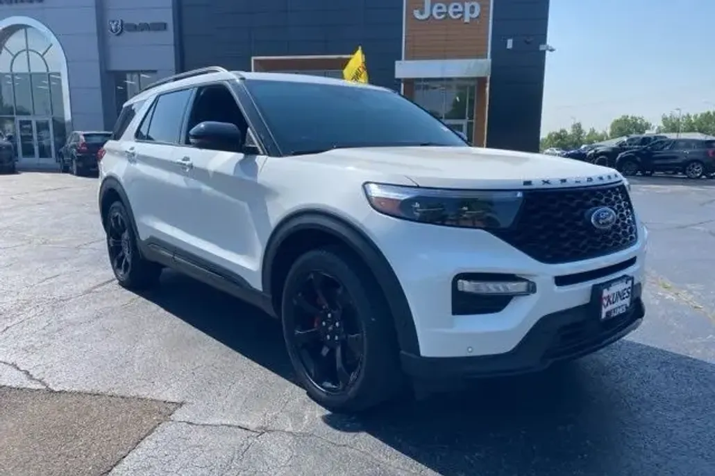 2022 Ford Explorer ST photo 1