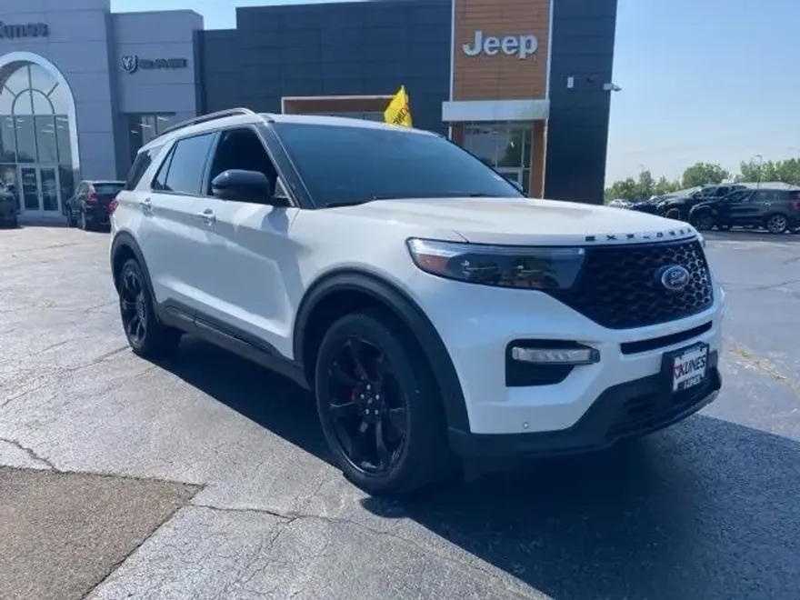 2022 Ford Explorer ST photo 1