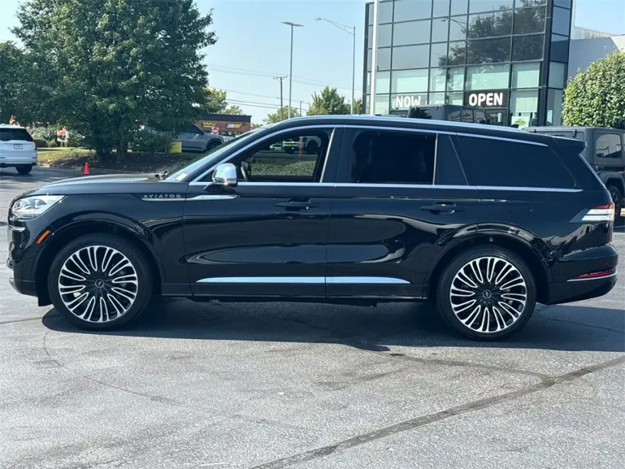2022 Lincoln Aviator Black Label photo 1