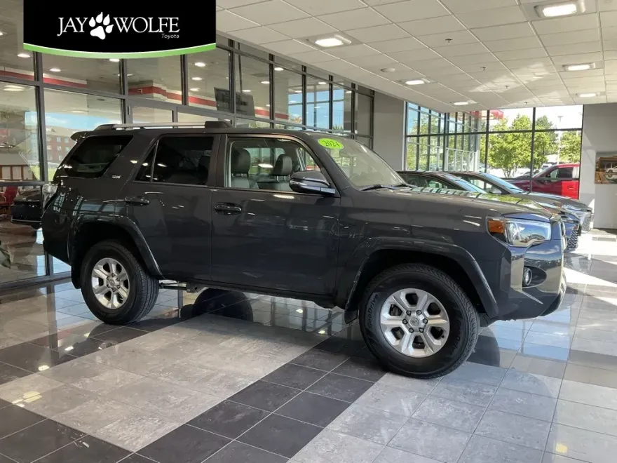 2024 Toyota 4Runner SR5 Premium photo 1