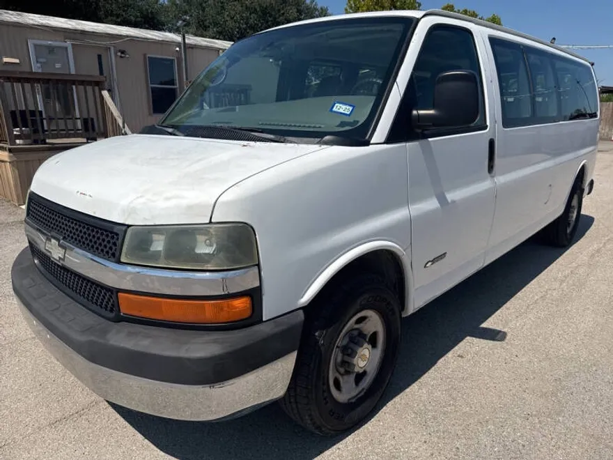 2005 Chevrolet Express 3500 Passenger Van photo 1