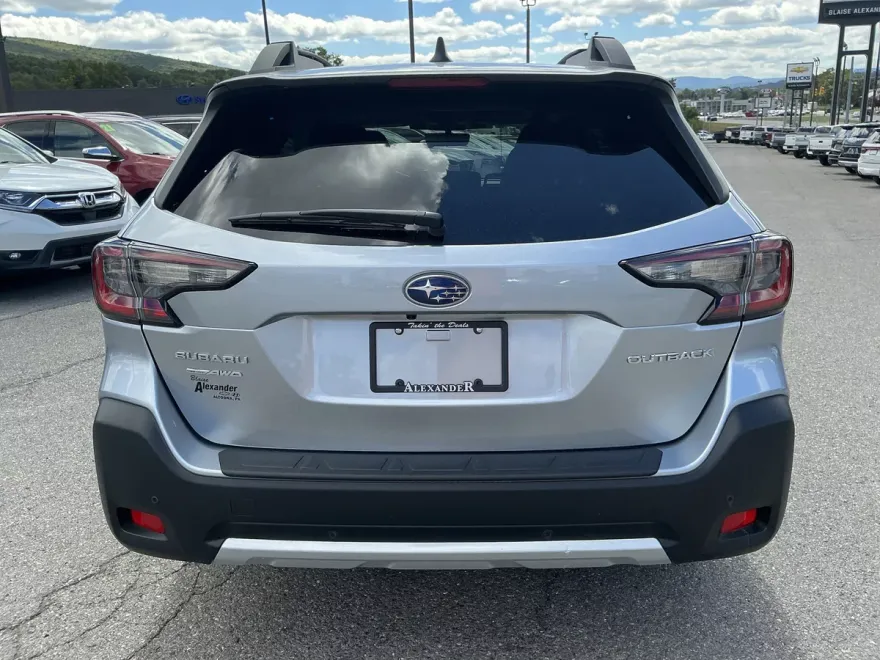 2024 Subaru Outback Limited photo 1