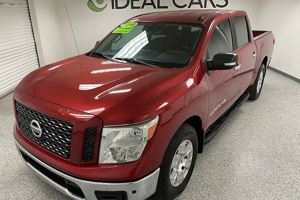 2019 Nissan Titan Crew Cab SV photo 1