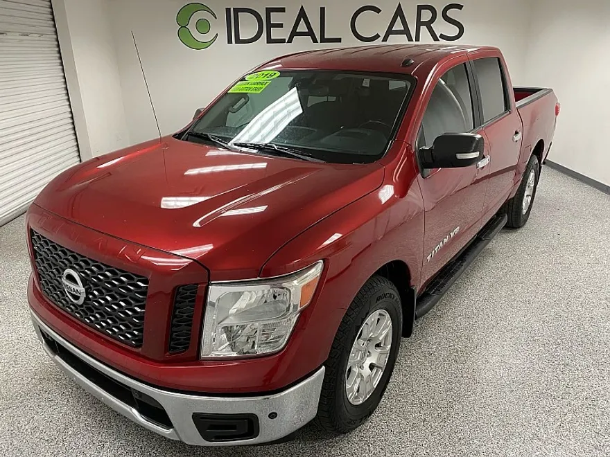 2019 Nissan Titan Crew Cab SV photo 1