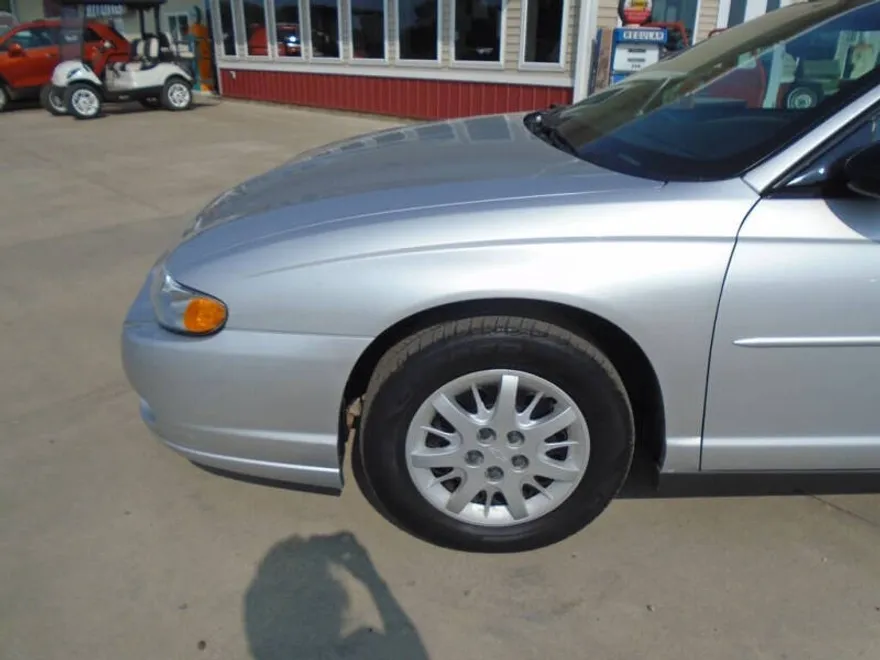 2004 Chevrolet Monte Carlo LS photo 1