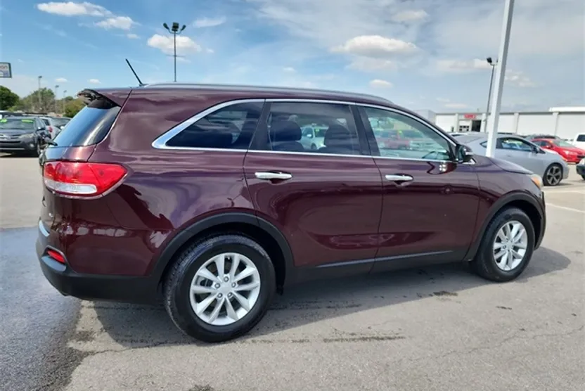 2018 Kia Sorento LX photo 1