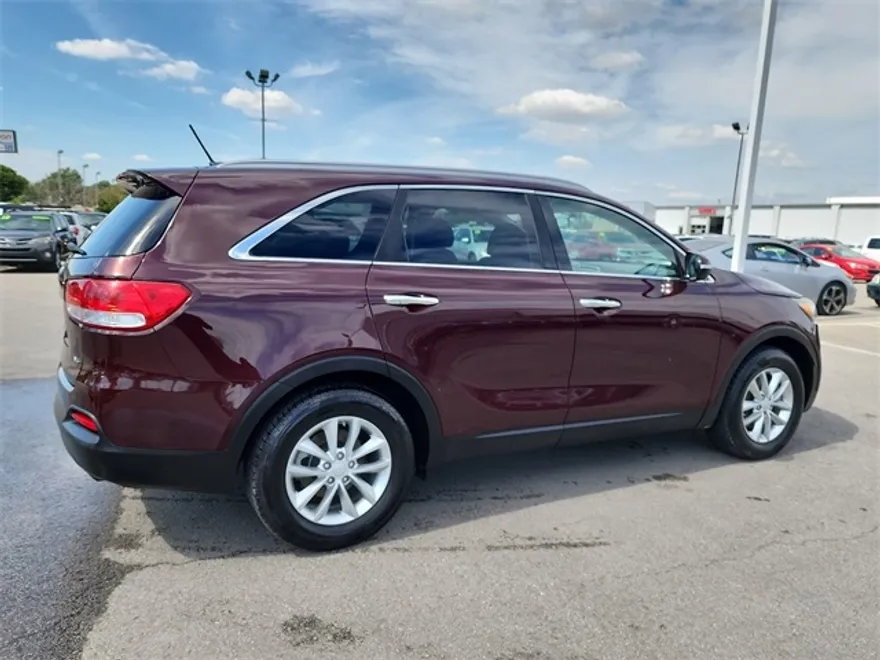 2018 Kia Sorento LX photo 1