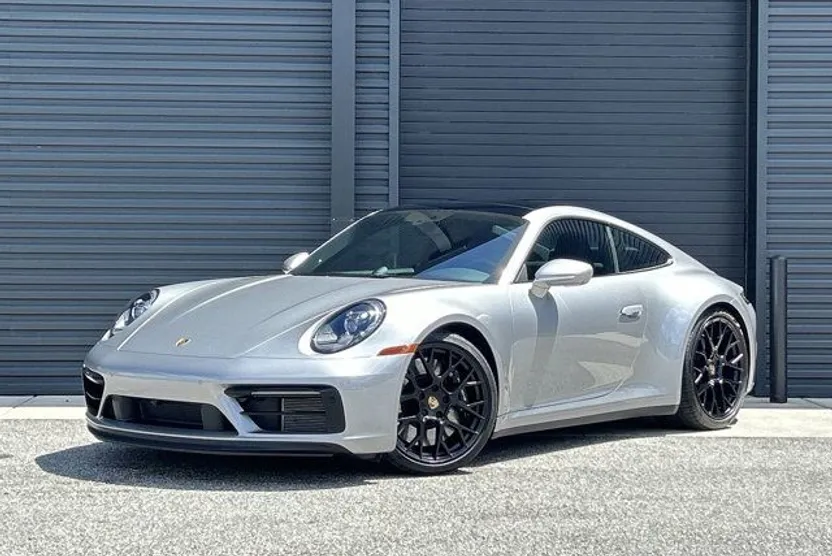 2024 Porsche 911 4 GTS photo 1