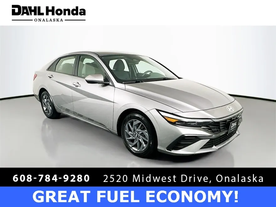 2024 Hyundai Elantra SEL photo 1