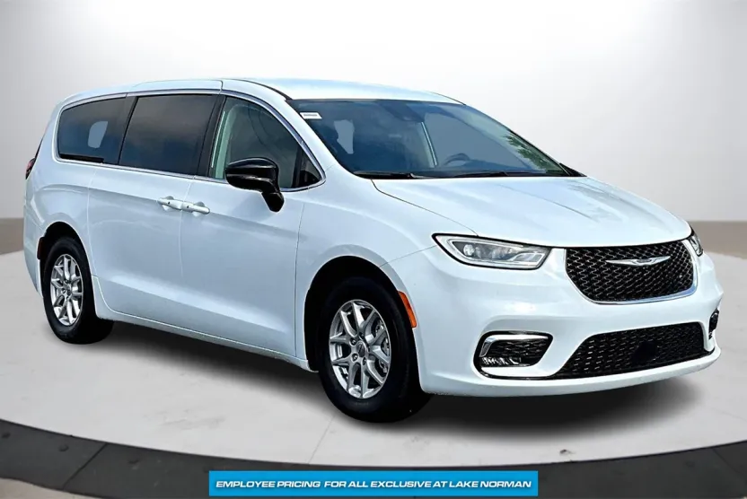2024 Chrysler Pacifica Touring L photo 1