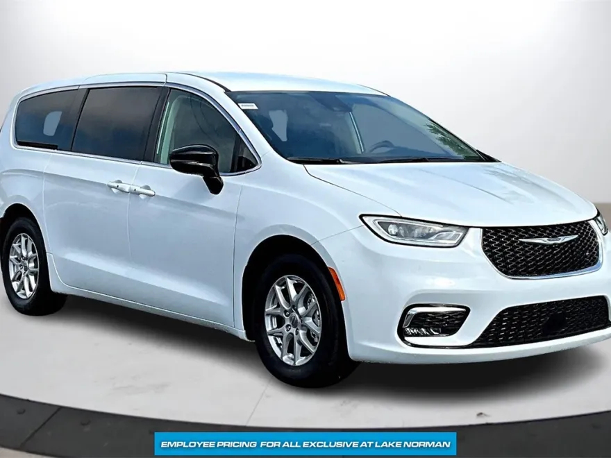 2024 Chrysler Pacifica Touring L photo 1