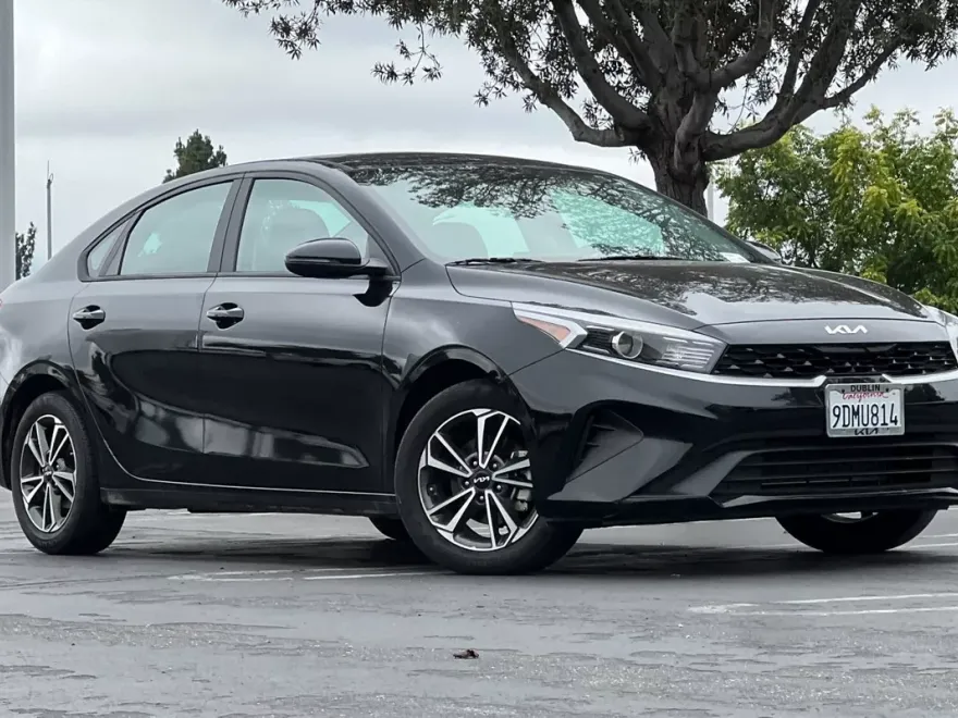 2023 Kia Forte LXS photo 1