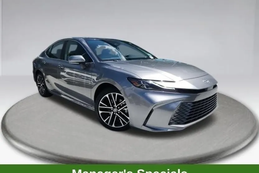 2025 Toyota Camry XLE Hybrid photo 1