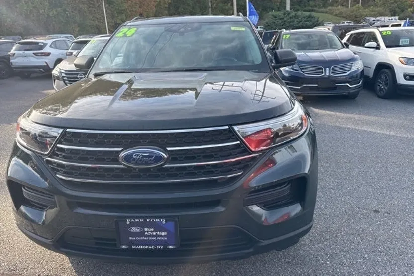 2024 Ford Explorer XLT photo 1