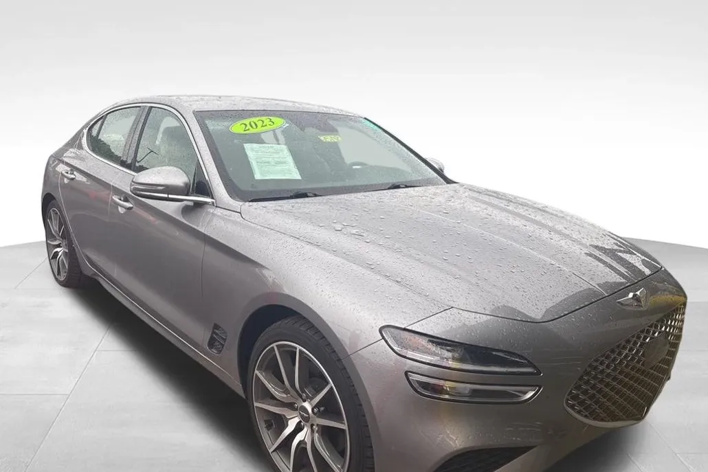 2023 Genesis G70 2.0T photo 1