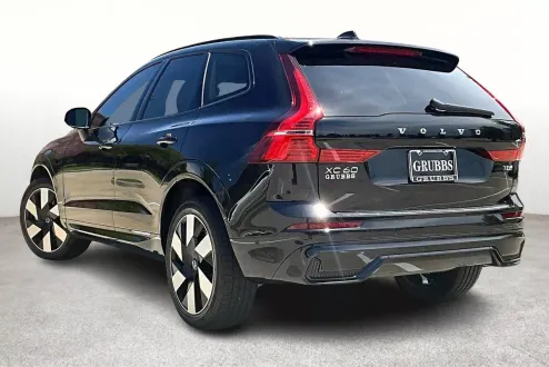 2025 Volvo XC60 Hybrid photo 3