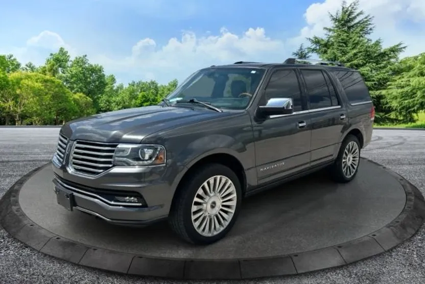 2016 Lincoln Navigator Select photo 1