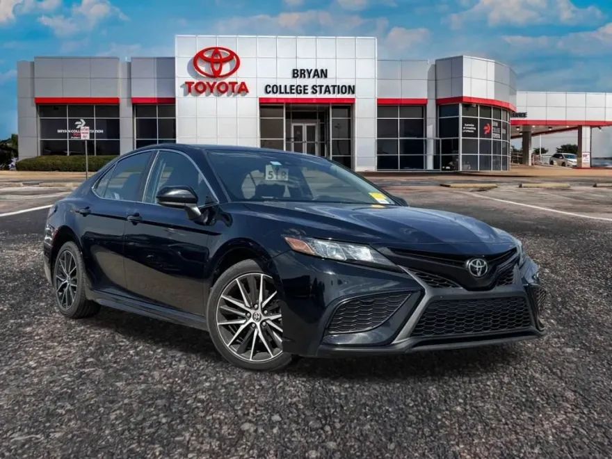 2021 Toyota Camry SE photo 1
