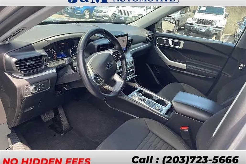 2021 Ford Explorer XLT photo 1