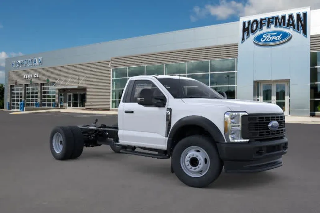 2025 Ford F-600 photo 1