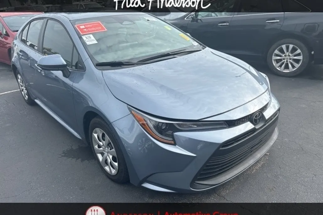 2024 Toyota Corolla LE photo 1