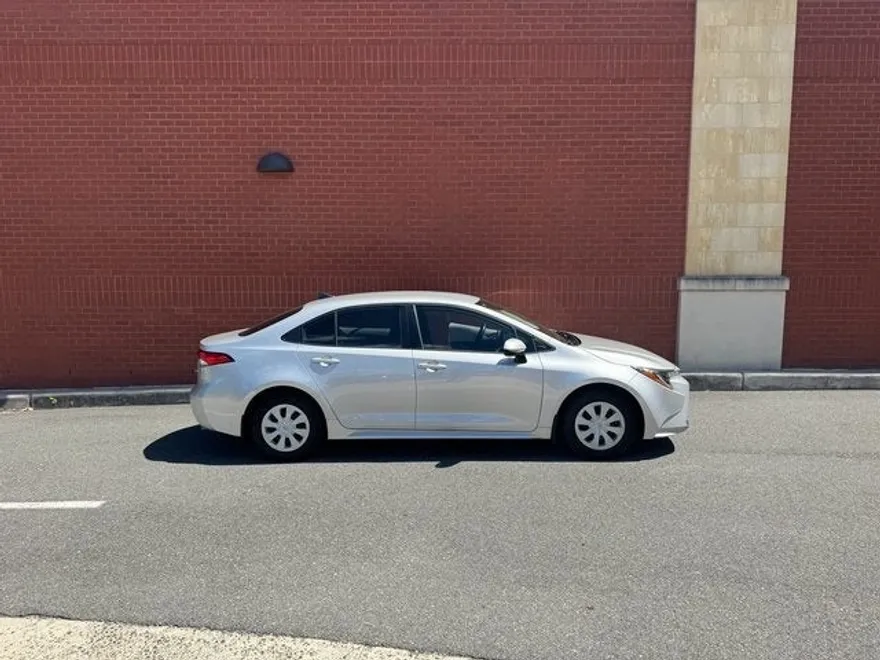2022 Toyota Corolla L photo 1