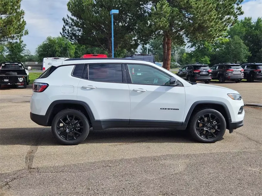 2025 Jeep Compass Latitude photo 1