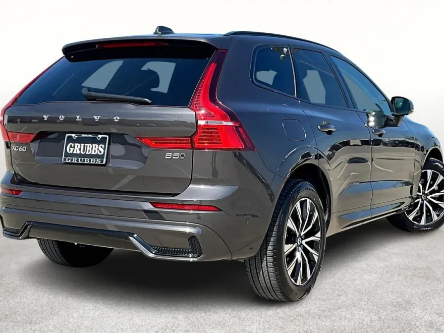 2025 Volvo XC60 Plus photo 1