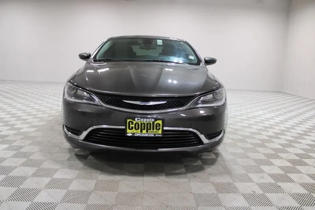 2015 Chrysler 200 Limited photo 1