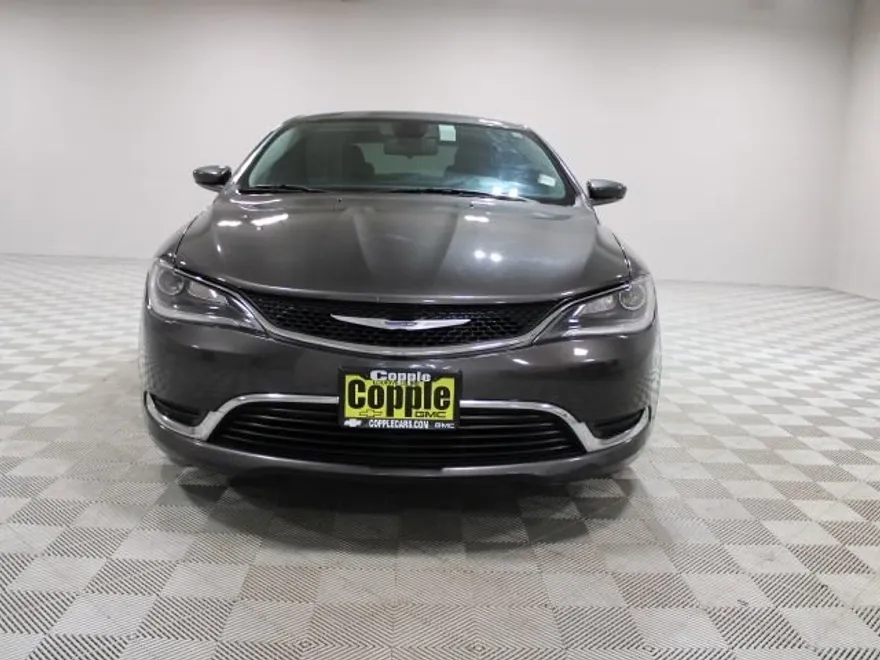 2015 Chrysler 200 Limited photo 1