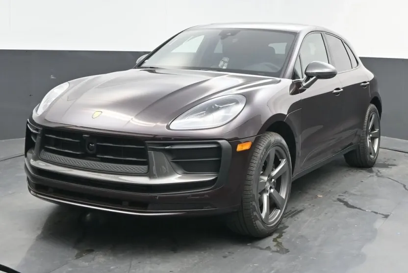 2025 Porsche Macan T photo 1