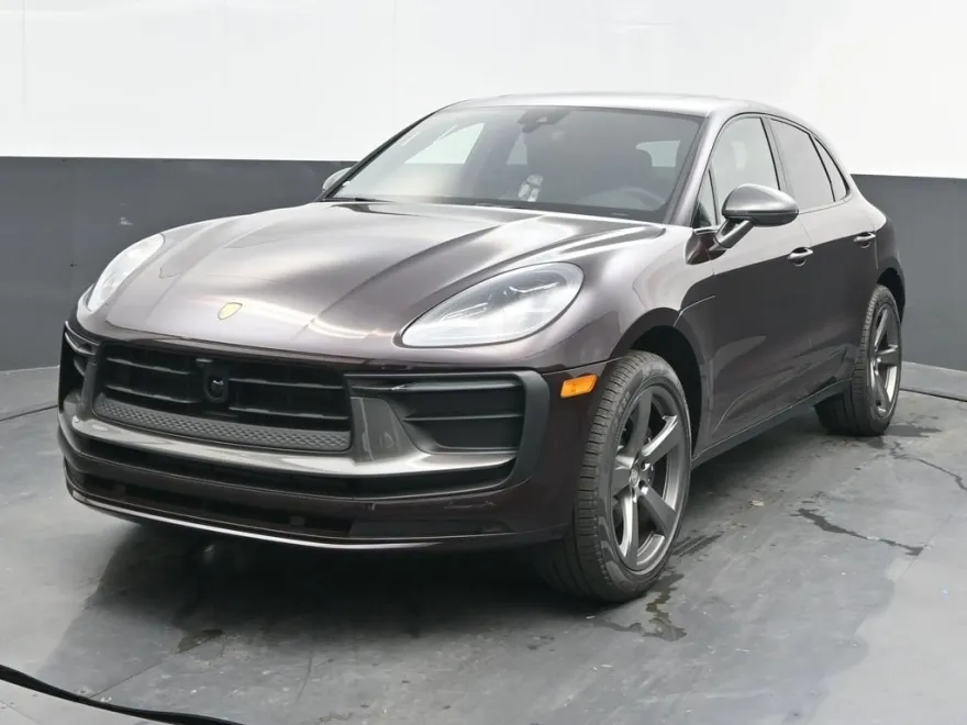 2025 Porsche Macan T photo 1